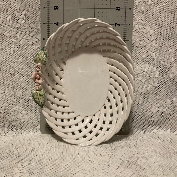 White Lattice Porcelain Bowl made in Portugal with Roses Vintage - Picture 6 of 6